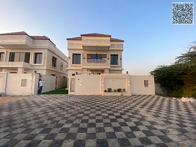 فيلا عائلية حديثة مكونة من طابقين مع مجلس وإمكانية الوصول إلى السطح