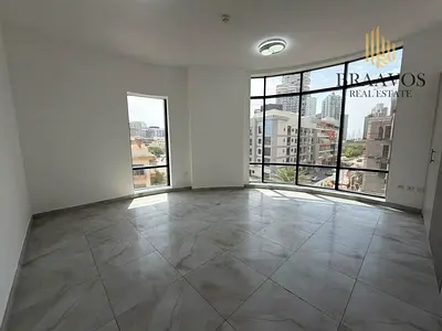CLOSED KITCHEN | SPACIOUS | READY