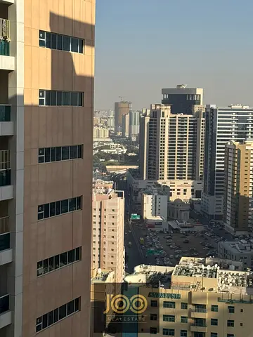 موقع مركزي | اطلالة مفتوحة |  مساحة كبيرة| تسهيل في دفع  | هدؤء تام | بيئة عائلية |