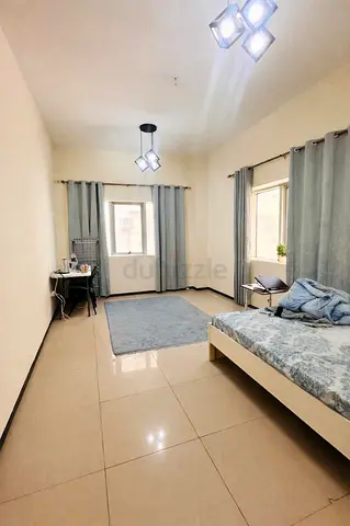 BIG MASTER BEDROOM WITH ATTACHED BATHROOM AVAILABLE FOR RENT BUR DUBAI