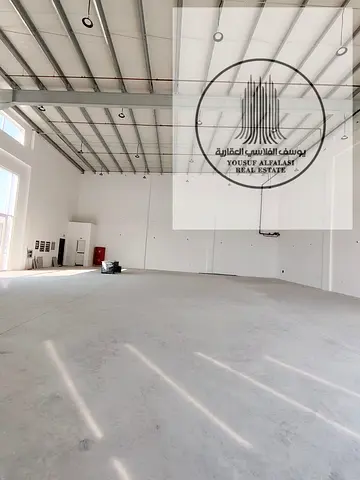 A prime opportunity in a prime location on the main road. The area is 4,400 square feet. The price is AED 340,000 per year.
