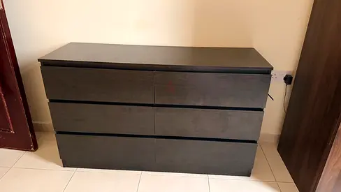 Chest of drawers