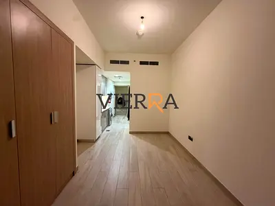 استوديو فاخر | طابق متوسط ​​| برج خليفة | إطلالة | تبريد مجاني |