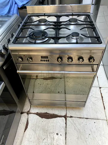Smeg 60x60 4burner top gass oven electric stove  FREE DELIVERY +WARRENTY