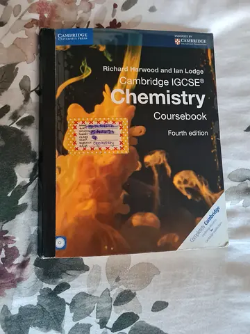 Cambridge IGCSE Chemistry Coursebook (4th Edition) - Richard Harwood  Ian Lodge