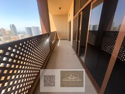 فرصة فاخرة! 🔥 شقة 3 غرف ماستر وصالة كبيرة مع ستور وغرفة خادمة، بإطلالة على البحر، سكن راقٍ يجمع الفخامة والمساحة والراحة!