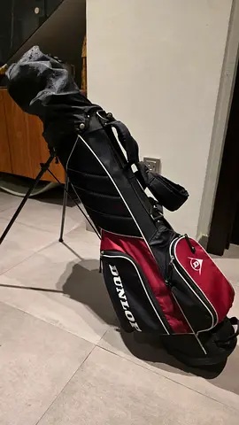 Set of starter Dunlop Golf Clubs (9 clubs + bag)