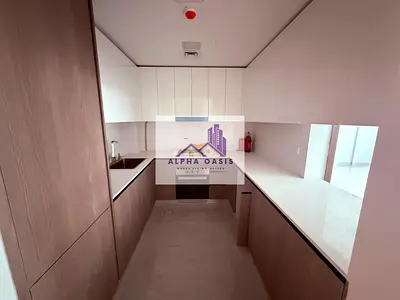 VACANT/ BRAND NEW/ BUILT IN KITCHEN APPLIANCES/ PRIME LOCATION