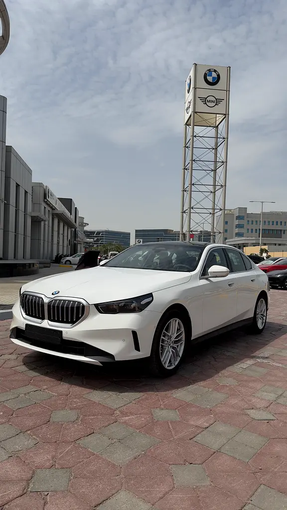 BMW 5-Series 2026 — photo 1 of 12