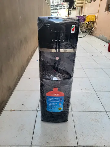 Bottom load water dispenser