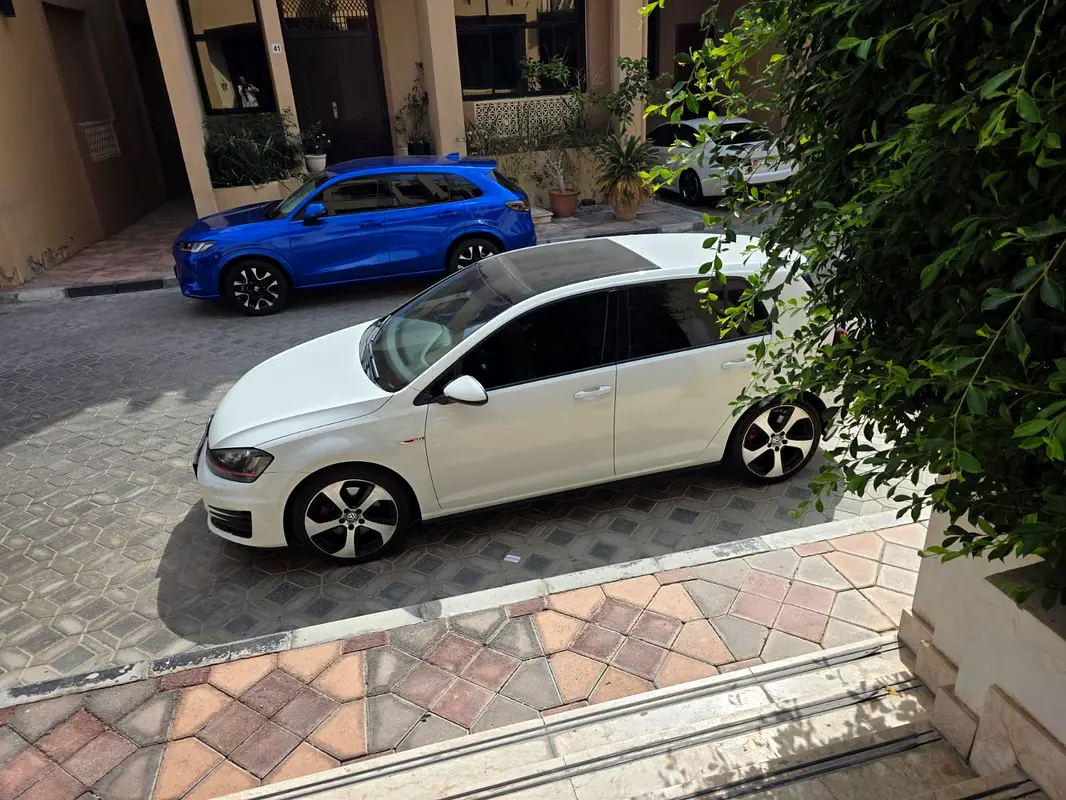 Volkswagen Golf 2015 — photo 1 of 16