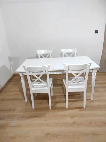 IKEA EXTENDABLE DINNING TABLE WITH 4 CHAIRS FOR SALE