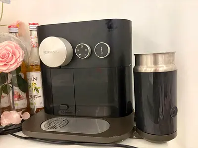 Nespresso Espresso Machine with Milk Frother – Good Working Condition