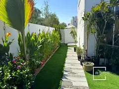 Semi-detached Corner Unit | Vacant |Private Garden