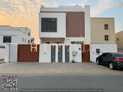 للبيع: فيلا سكنية في الزاهية عجمان، طابقين + سطح، 5 غرف نوم، مجلس وصالة، غرفة عاملة، جاهزة بالكامل مع كهرباء ومياه وتكييف، بقعة مميزة، تشطيب لائق