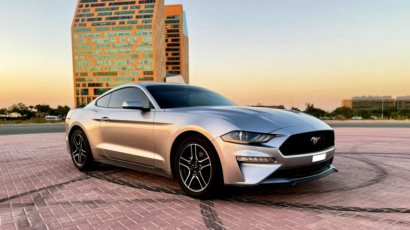 Ford Mustang 2023 — photo 1 of 7