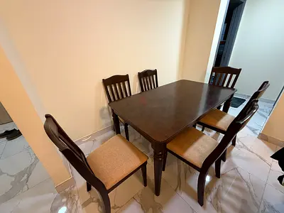 Dinning table with 6 chairs like new