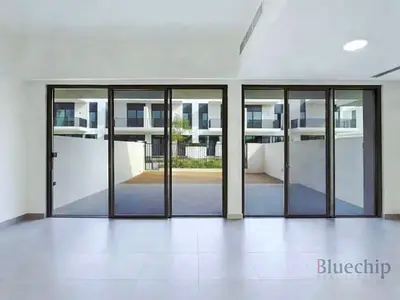 Sleek Type | Centre Kitchen | Multiple Options
