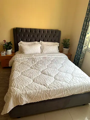 Grey upholstered double bed with tufted headboard - Good condition