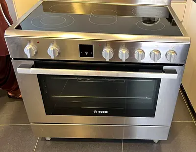 Bosch full electric cooker 90x60cm  1350 AED