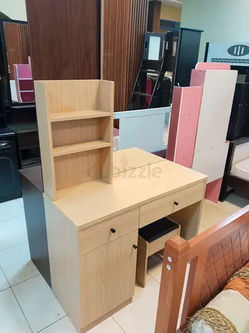 Chic Pink Dressing Table with Mirror  Storage