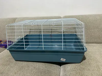 Small rabbit/rodent cage with plastic base and wire top - good condition