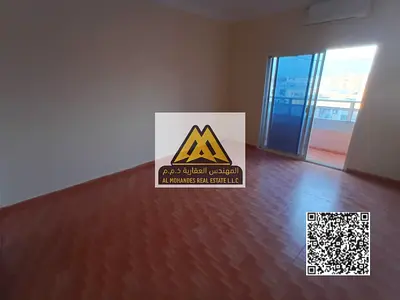 استوديو بمساحة كبيرة وتصميم عملي مع بلكونة بإطلالة ممتازة، مناسب للسكن الفردي أو الزوجي، في موقع هادئ وقريب من جميع الخدمات