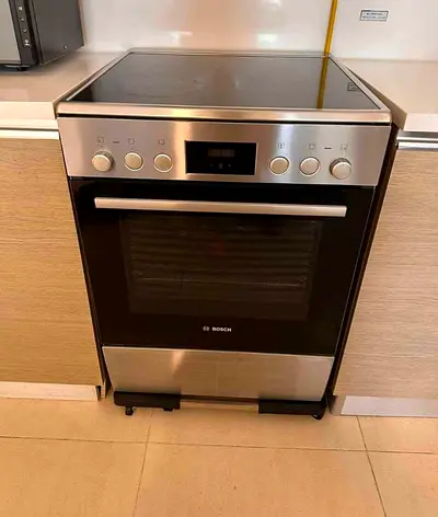 Bosch New model 4 Zone Full Electric Ceramic Cooker Range. 60×60Cm