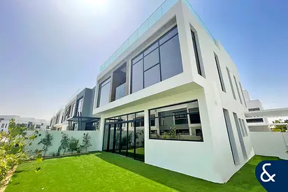 4 Bed | Corner Plot | Immaculate Condition