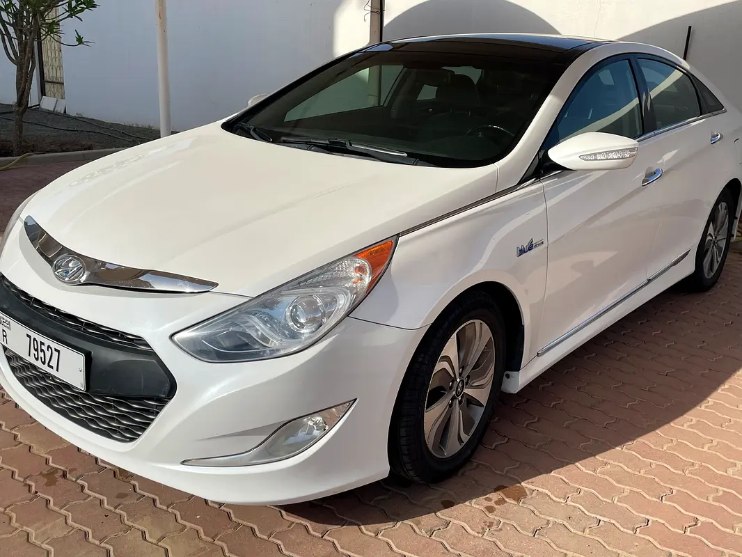 Hyundai Sonata 2015 — photo 1 of 7