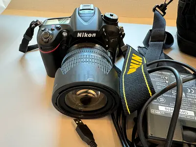 Nikon D7100 DSLR with 18-200mm Lens, Strap and Charger - Good Condition
