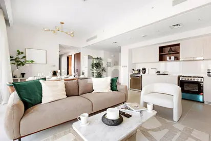 Burj Khalifa View | Fully Furnished High End | Vacant