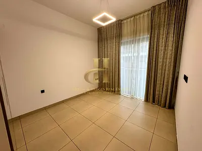 Bright 1bhk+study | Fitted kitchen | pool view