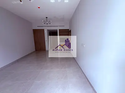 VACANT/ BRAND NEW/ BUILT IN KITCHEN APPLIANCES/ PRIME LOCATION
