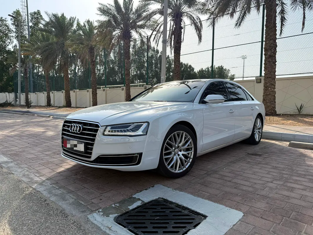 Audi A8 2016 — photo 1 of 5