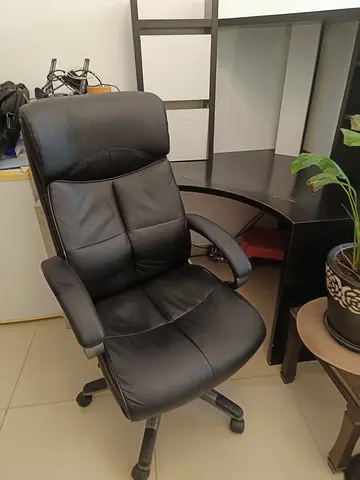 Office Chair + free desk