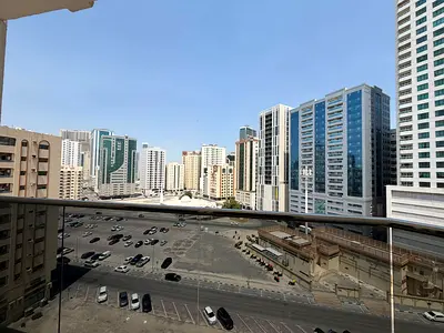 غرفتين وصالة للإيجار –المجاز 2 |:غرفتين صالة واسعة  مساحة واسعة  إطلالة مدينة   بلكونة
