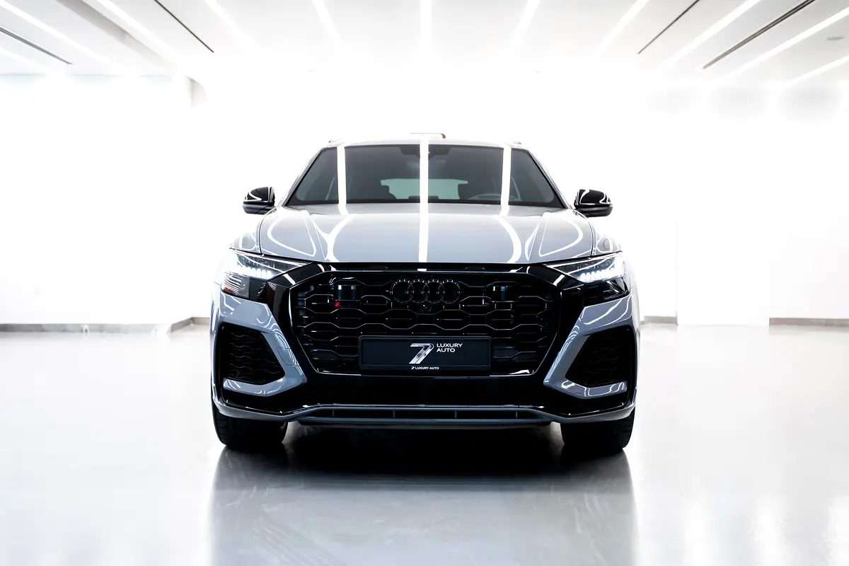 Audi RS Q8 2023 — photo 1 of 15