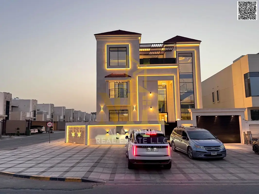 Corner villa, two floors and a roof, with a distinctive and very elegant classic design, in a prime