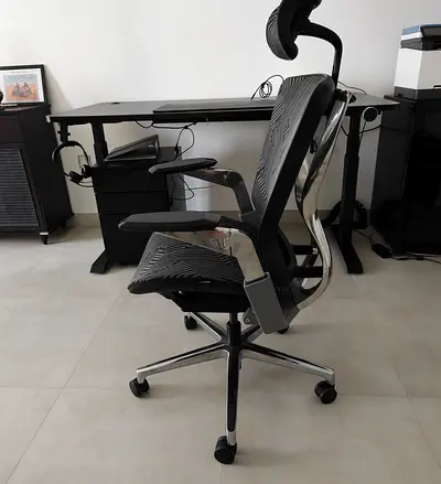Ergonomic Mesh Office Chair with Headrest - Excellent Condition