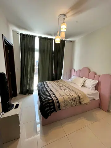 FREE PINK QUEEN BED WITH MATTRESS AND FREE SINGLE BED+ MATTRESS