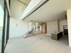 Contemporary | Brand new | Single row | Elevator