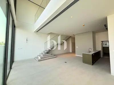 Contemporary | Brand new | Single row | Elevator