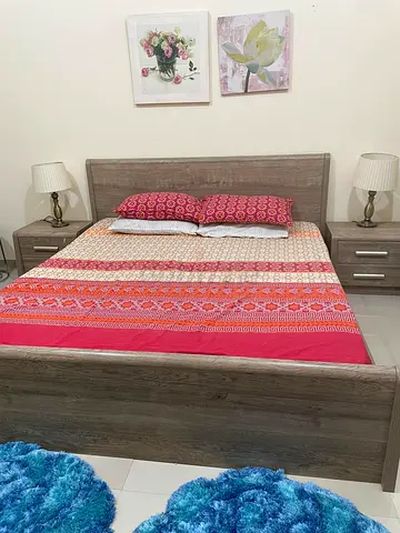 Queen-size bed with Door Wardrobes, Dressingtable- light grey wood