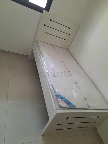 Selling brand new bed with mattress