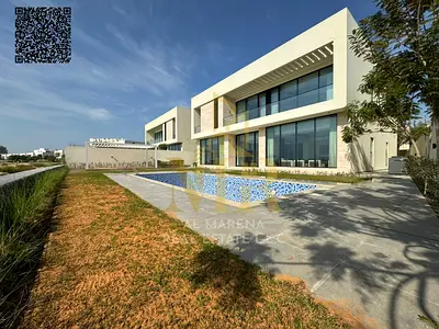 Villa in Al Zorah with golf course view, 5 bedrooms, private pool, jacuzzi, and a location close to amenities. Includes a majlis and living room. Spec