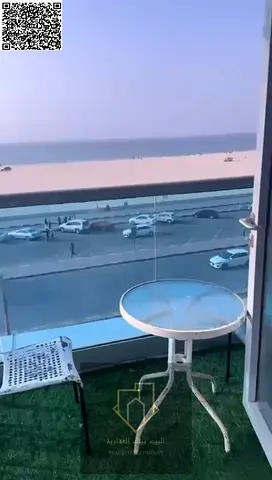 شقة فخمة على البحر مباشرة مع باركن في موقع راقي