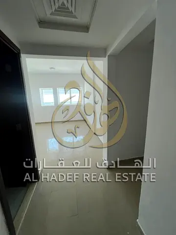 شقة غرفتين نوم للإيجار في منطقة الخان بالشارقة بالقرب من شاطئ الخان موقف سيارات مجاني موقع مميز إيجار سنوي 45,000 درهم خيارات دفع مرنة عرض حصري الآن