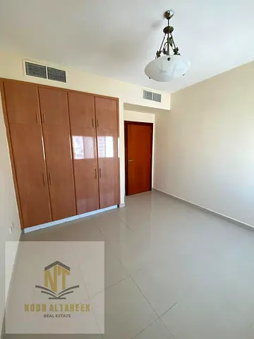 Apartment for annual rent in Abu Shagara, two bedrooms, living room, balcony, central air conditioning, central gas, no administrative fees, prime loc