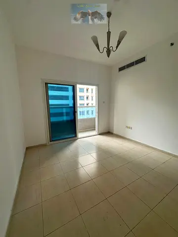 اجمل وافخم غرفه وصاله بالممزر\باركين مجاني\جيم\مسبح\بلكونه بأجمل اطلاله مفتوحه\موقع مميز علي مخرج دبي\قريب من كل الخدمات